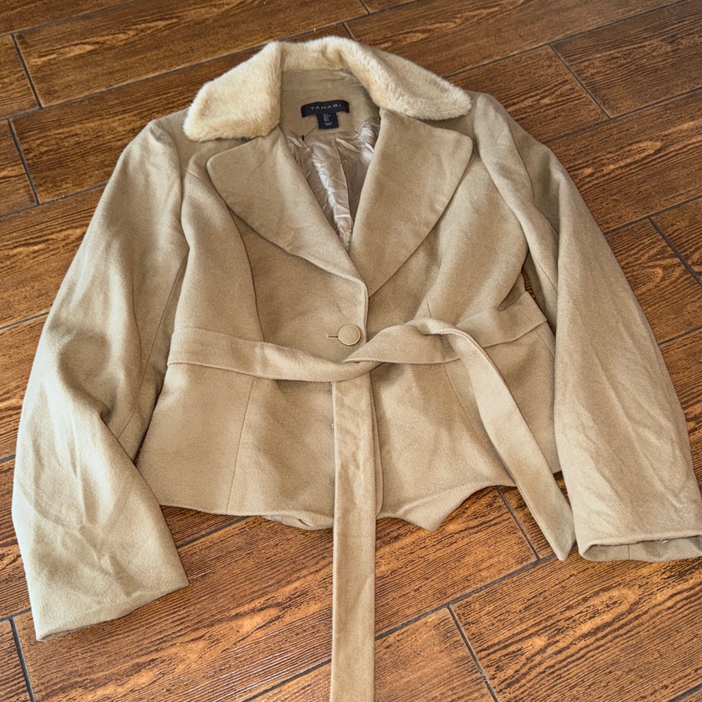 Tahari Ladies Belted Coat / Blazer Faux Fur Collar Button